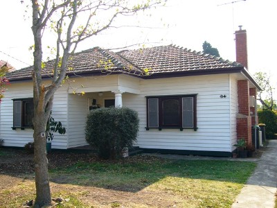DOUBLE FRONTED HOME CLOSE TO SHOPPING CENTRE Picture