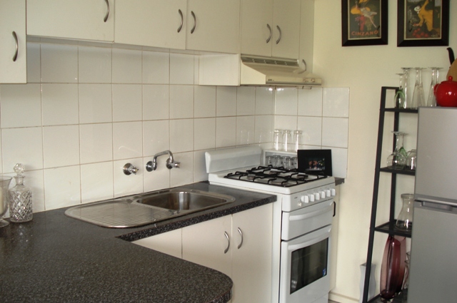 LOADS OF NATURAL LIGHT Picture 1