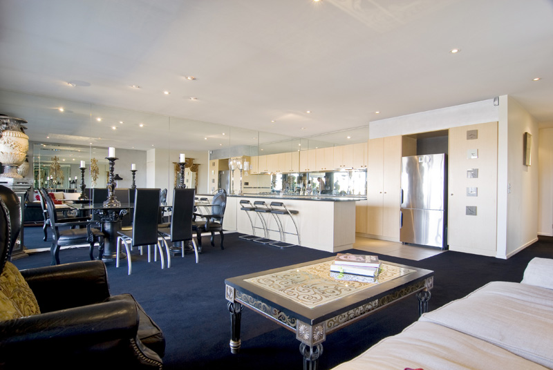 With City & River Views It's Extraordinary! Picture 3