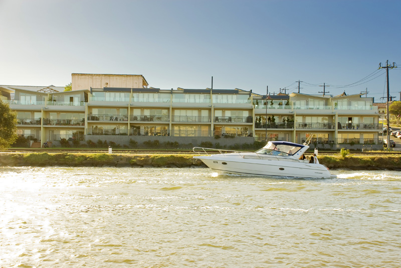 With City & River Views It's Extraordinary! Picture 1