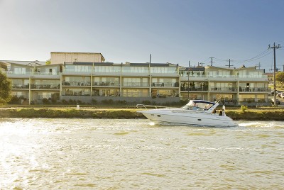 With City & River Views It's Extraordinary! Picture