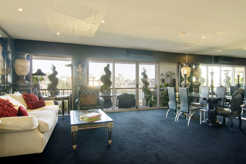 With City & River Views It's Extraordinary! Picture 2