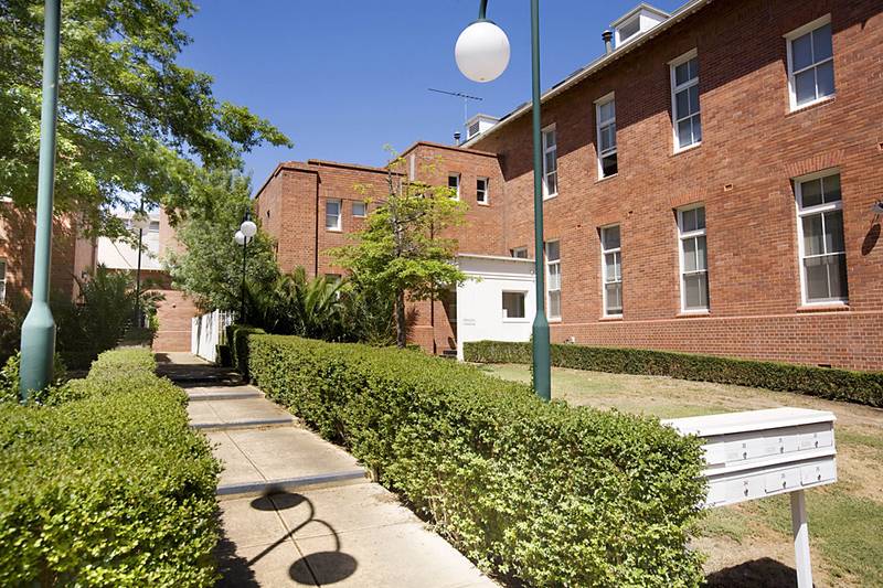 Original feature with all the right Ingredients Picture 1