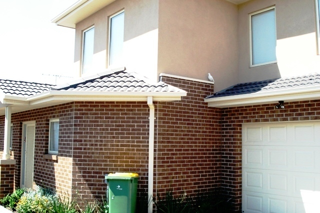 WELL BUILT AND VERY FUNCTIONAL DOUBLE STOREY TOWNHOUSE Picture 2