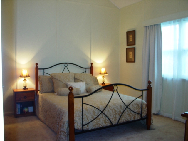 CHARMING COTTAGE STYLE HOUSE Picture 3