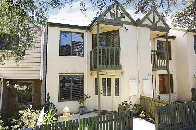 Terrific Townhouse in Parkland Precinct Picture 1