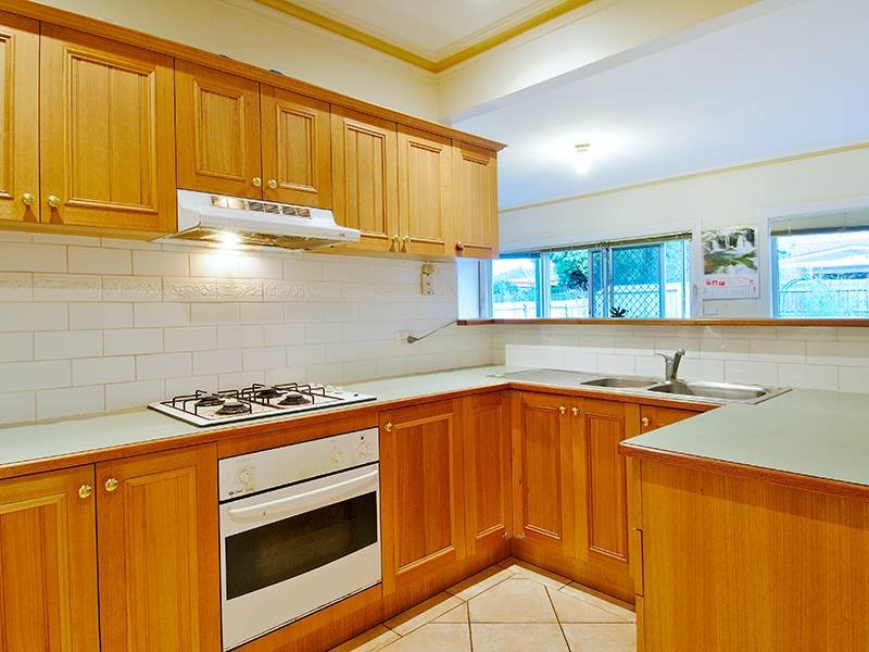 Enter the market with this great home Picture 2