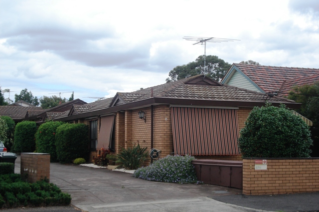 VERY WELL LOCATED UNIT Picture 1