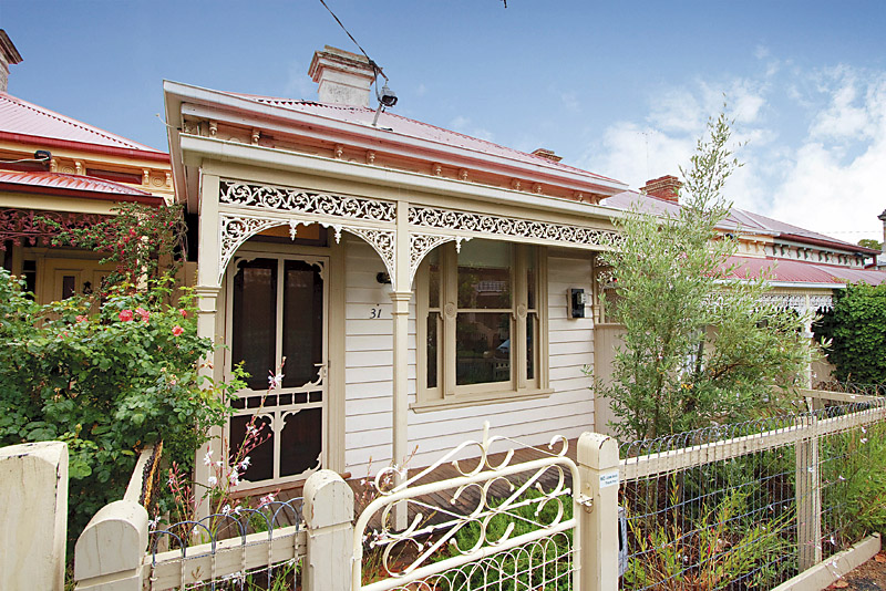 Exquisite Updated Victorian Picture 2