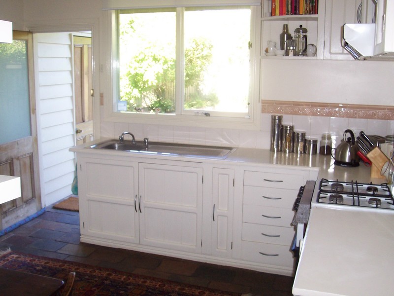 AN ABUNDANCE OF NATURAL LIGHT. Picture 3