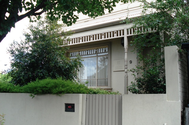 RENOVATED PERIOD HOME IN CONVENIENT LOCALE Picture 1