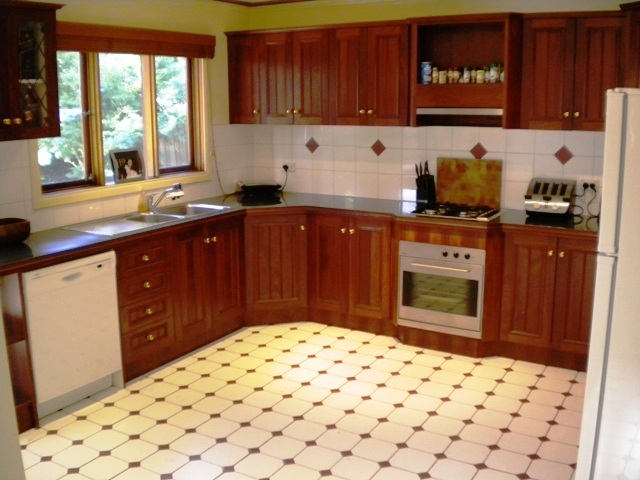 LOVELY FULLY RENOVATED CALIFORNIAN BUNGALOW Picture 2