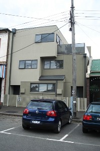 THREE STOREY PROPERTY IN CONVENIENT LOCATION Picture
