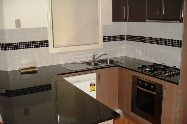 AS NEW TOWNHOUSE IN CONVENIENT LOCATION Picture 2