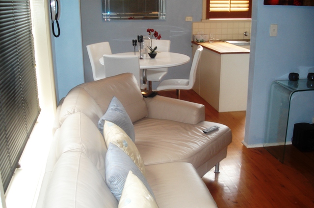 NEAT AND REFURBISHED Picture 2