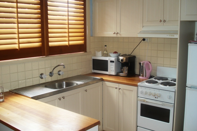 NEAT AND REFURBISHED Picture 3