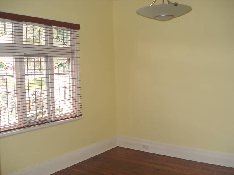 IMMACULATELY PRESENTED PERIOD SINGLE FRONTED HOME Picture 2