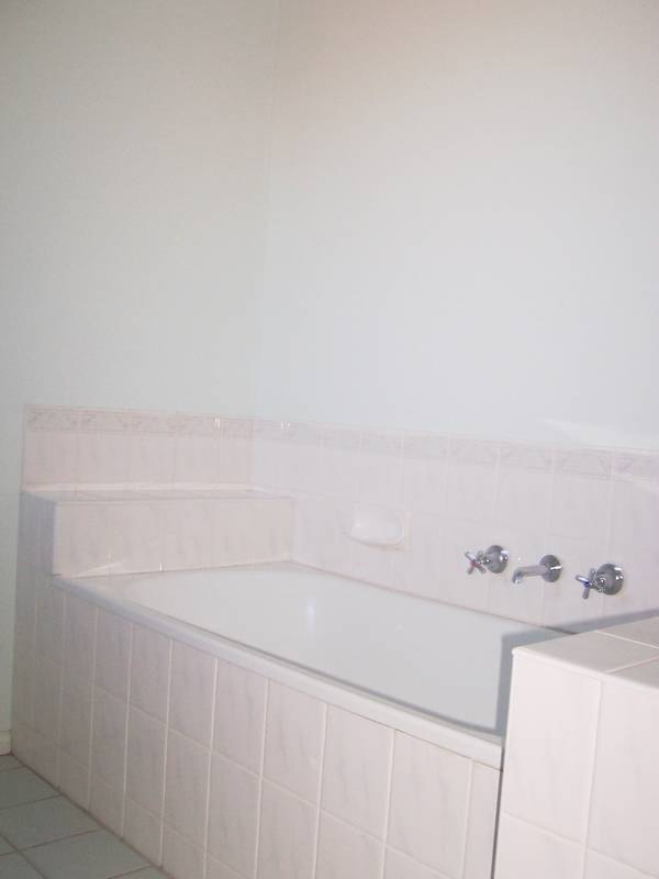 IMMACULATE DOUBLE STOREY TOWNHOUSE Picture 2