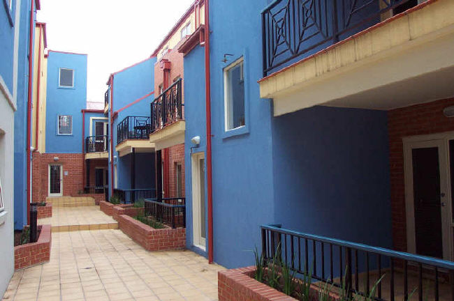 MODERN INNER CITY LIVING Picture 1