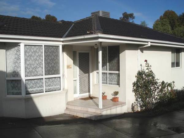 Immaculate and well presented Picture 1