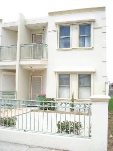 WELL MAINTAINED TOWNHOUSE Picture