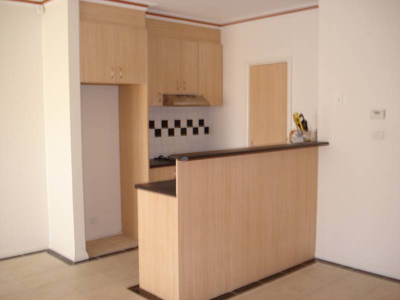 WELL MAINTAINED TOWNHOUSE Picture 2
