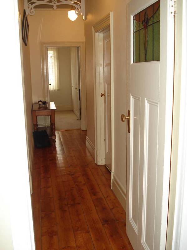 IMMACULATELY PRESENTED & RENOVATED BRICK EDWARDIAN RESIDENCE Picture 2