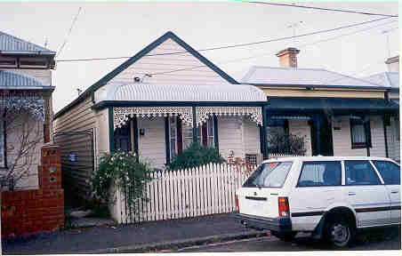 SINGLE FRONTED WEATHERBOARD VICTORIAN RESIDENCE. Picture 1