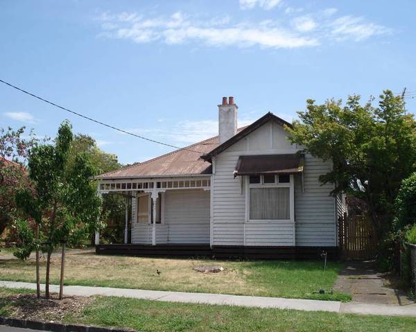 LOADED WITH CHARACTER IN A PRESTIGIOUS LOCATION Picture 1