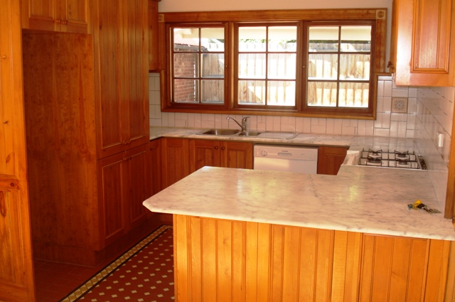 IMMACULATELY RENOVATED DOUBLE FRONTED PERIOD HOME. Picture 3