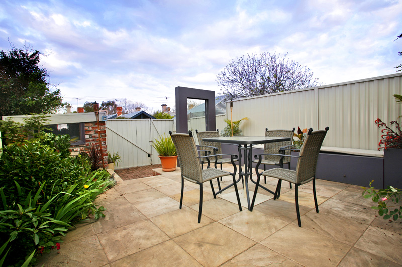 SPLASHED THROUGHOUT WITH GLORIOUS SUNSHINE Picture 2