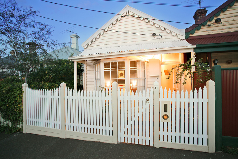 SPLASHED THROUGHOUT WITH GLORIOUS SUNSHINE Picture 1