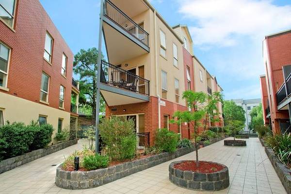Modern, Cute and Oh So Convenient! Picture 1