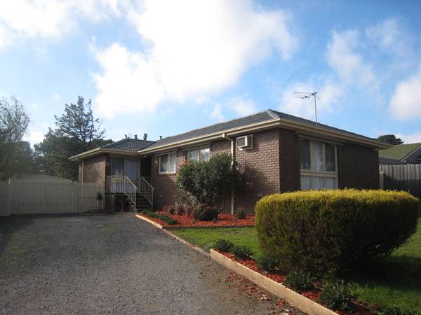 4 Bedrooms With Convenience Plus Picture 1