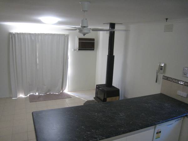 4 Bedrooms With Convenience Plus Picture 2