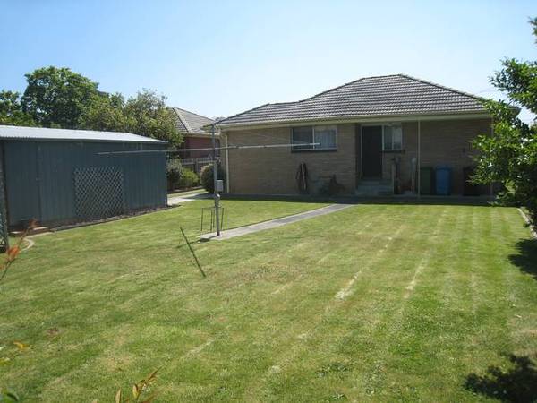 CHARMING & OPPOSITE LYNDALE HIGH SCHOOL! Picture CHARMING & OPPOSITE LYNDALE HIGH SCHOOL! Picture