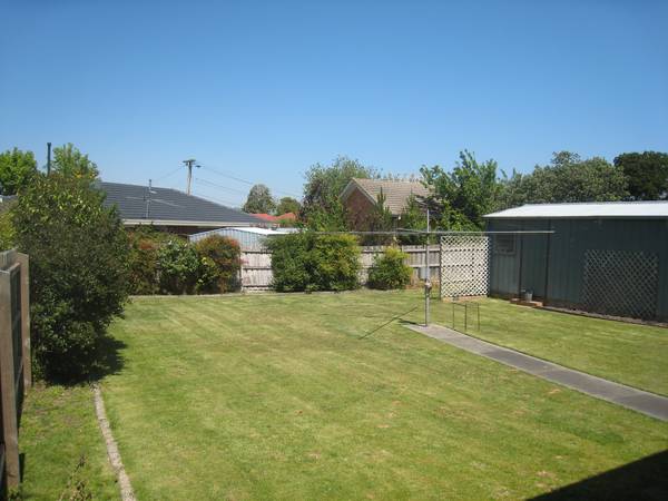 CHARMING & OPPOSITE LYNDALE HIGH SCHOOL! Picture CHARMING & OPPOSITE LYNDALE HIGH SCHOOL! Picture