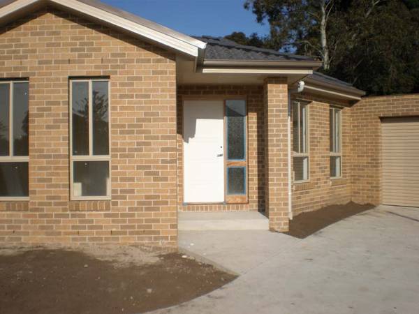 BRAND NEW 3 BEDROOM UNIT
with single garage, Picture BRAND NEW 3 BEDROOM UNIT
with single garage, Picture