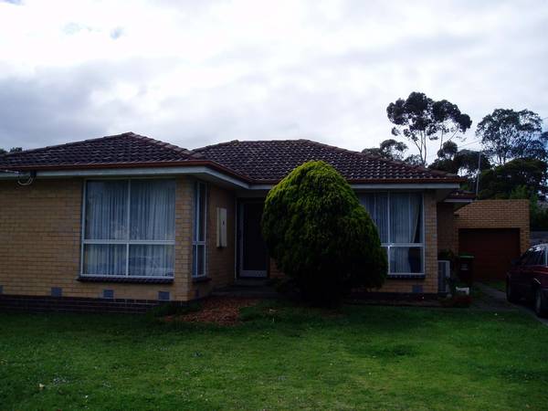 WELL PRESENTED 3 bedroom home with garage, Picture 1
