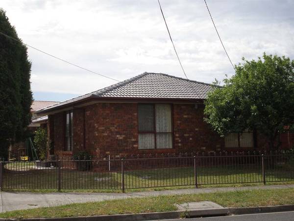 WELL PRESENTED
4 bedroom family home with garage, Picture 1