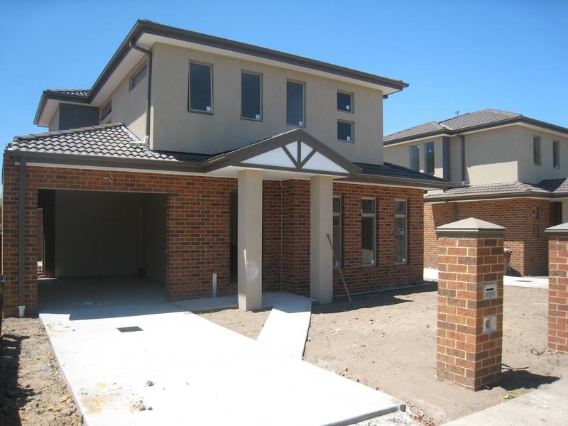 New, Spacious & Central! Picture 1