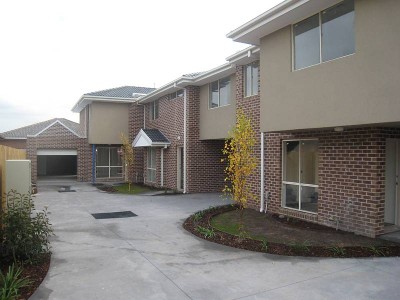 NEAR NEW 3 BEDROOM TOWNHOUSE with garage, Picture