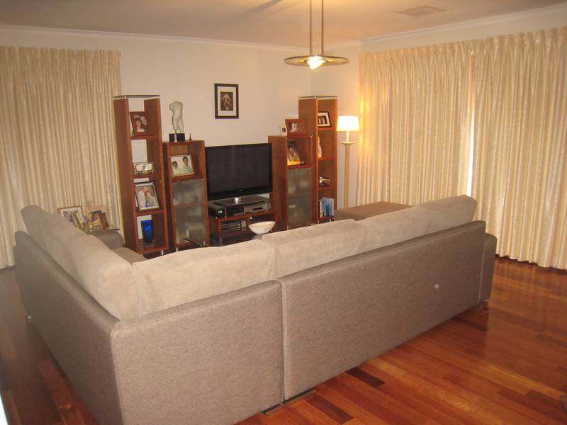 BIG FAMILY HOME / LOTS OF CHOICE! Picture