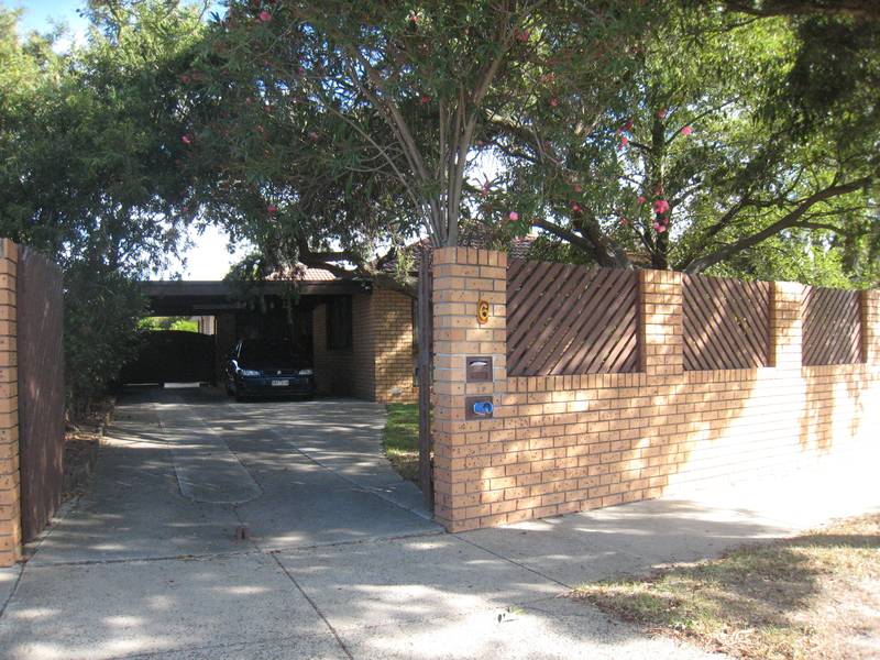 4 Bedrooms, 2 Bathrooms, Large Block! Picture 2