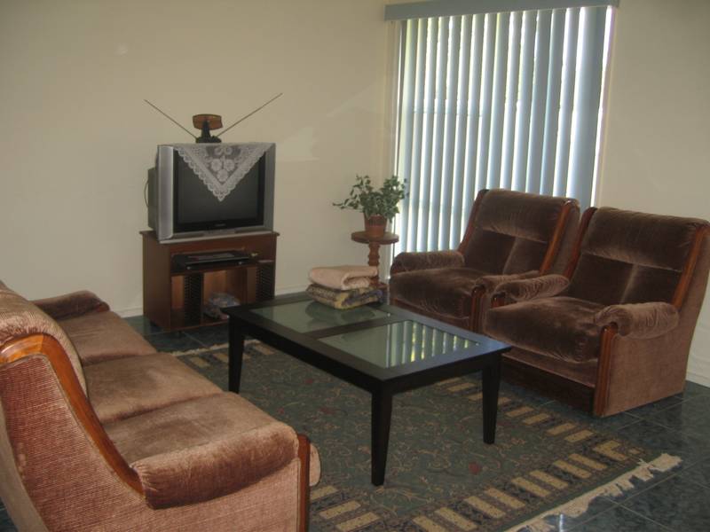 4 Bedrooms, 2 Bathrooms, Double Garage & Extremely Good Looking! Picture 3