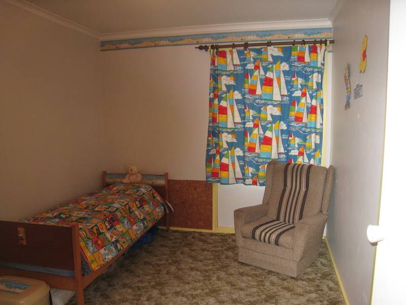 Yes!! 4 Bedrooms Plus Study! Picture 3