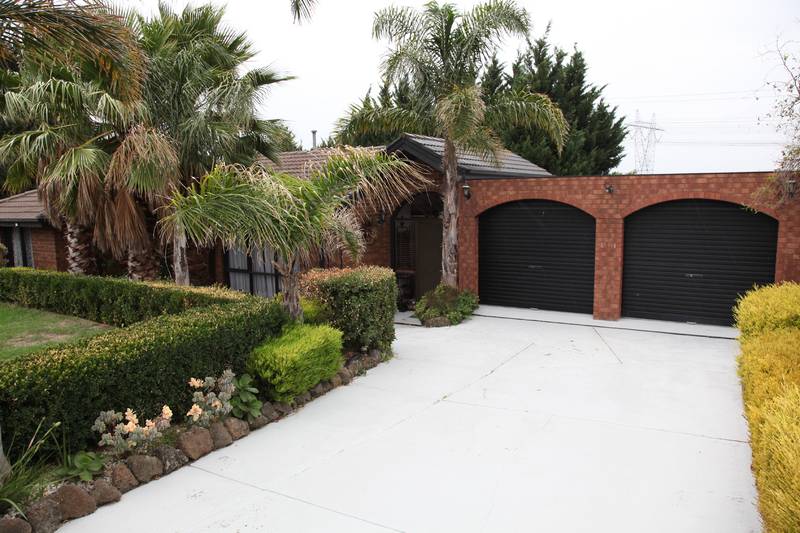 4 Bedrooms, 2 Bathrooms, Double Garage! Picture 1