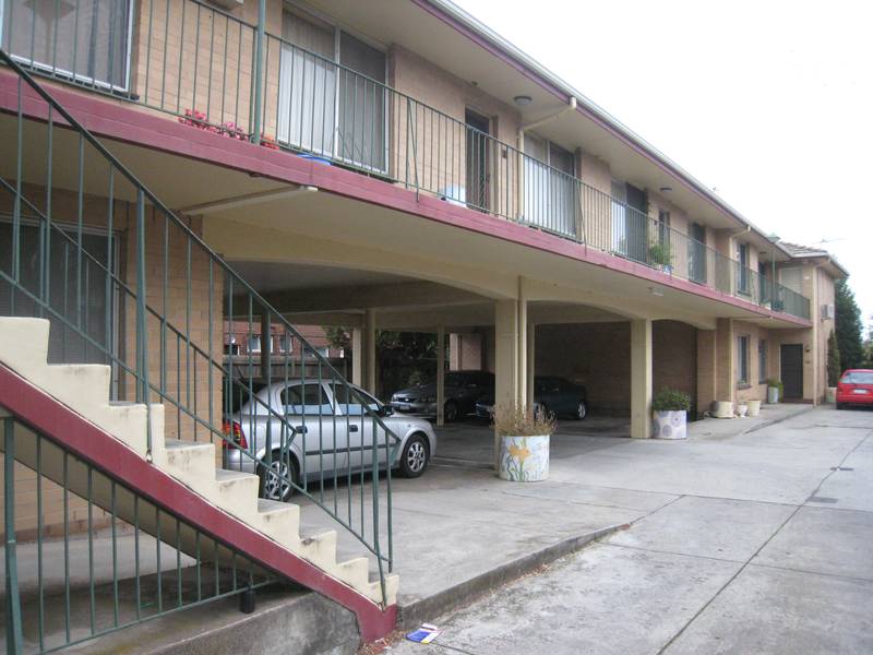 Premier Location! Picture 3