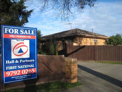 Nifty 2 Bedroom Unit! Picture