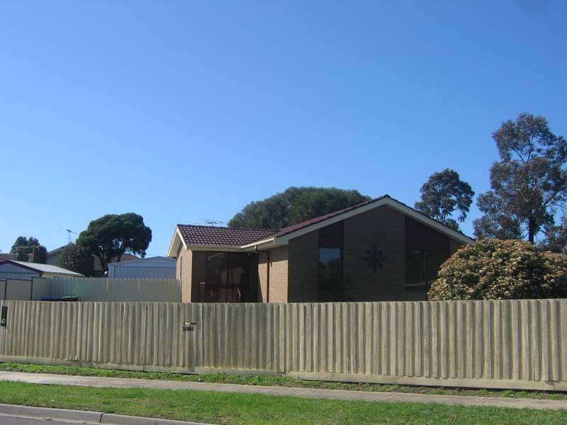 Large Block- Massive Garage! Picture 2